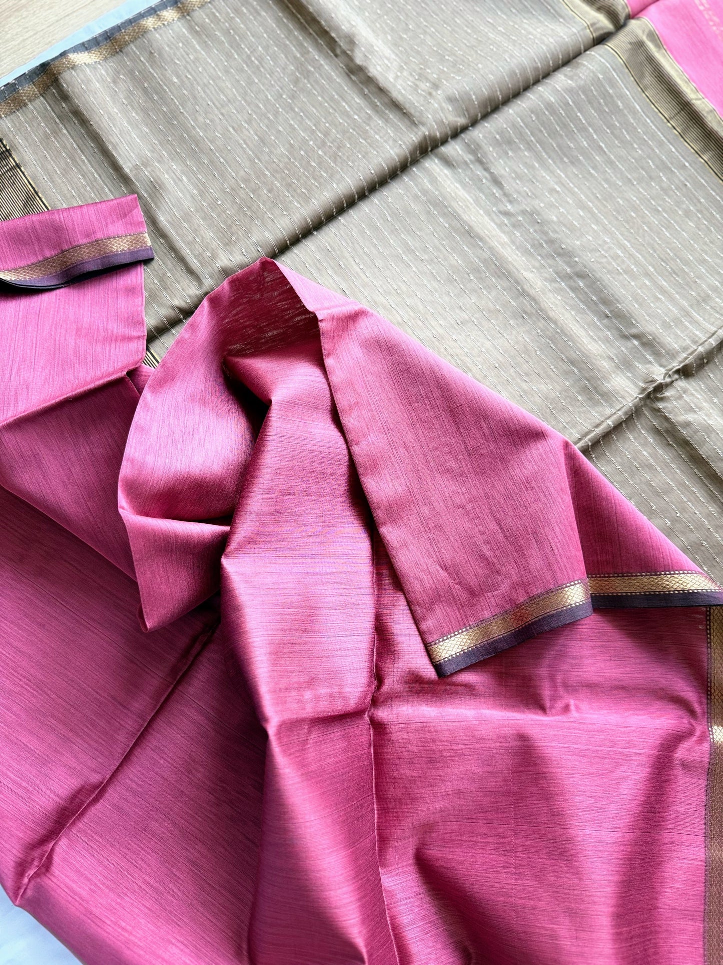 Carnation Pink Thin Border Maheshwari Saree