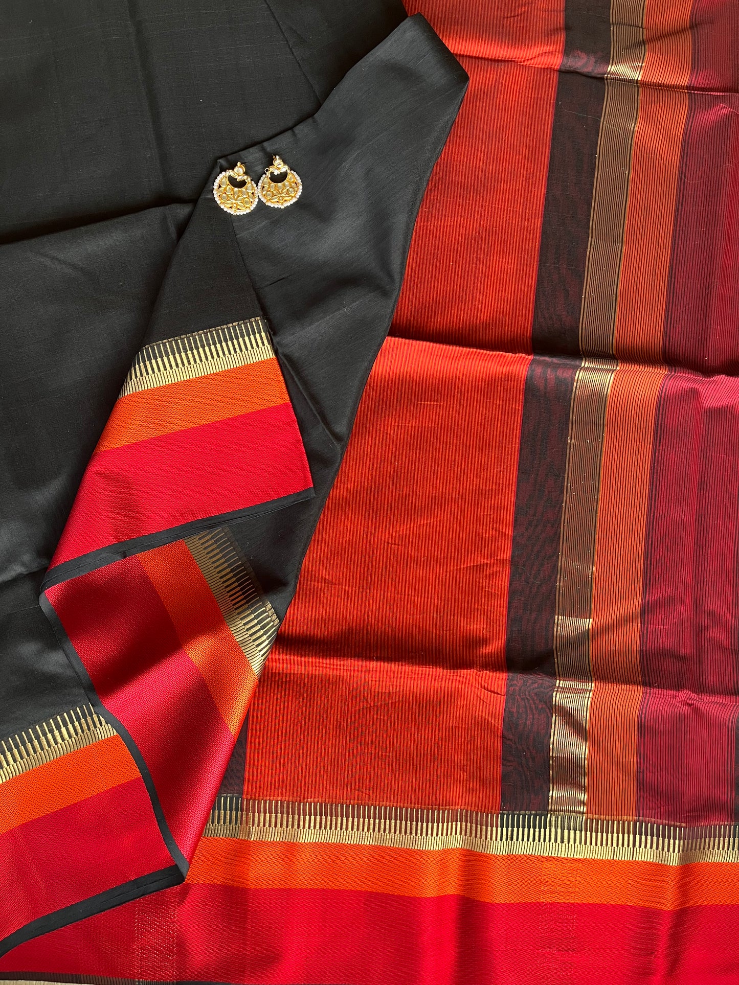 Vibrant Black Double Border Maheshwari Saree